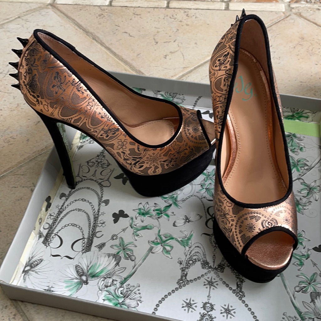 Brand New Cjg Pumps Size 36